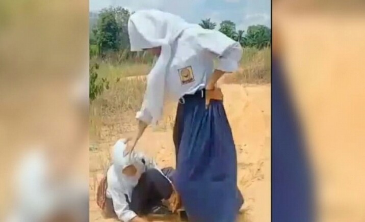 Siswi di Labusel Dibully Temannya, Dipukul-Seragam Dibuka dan Video Disebarkan