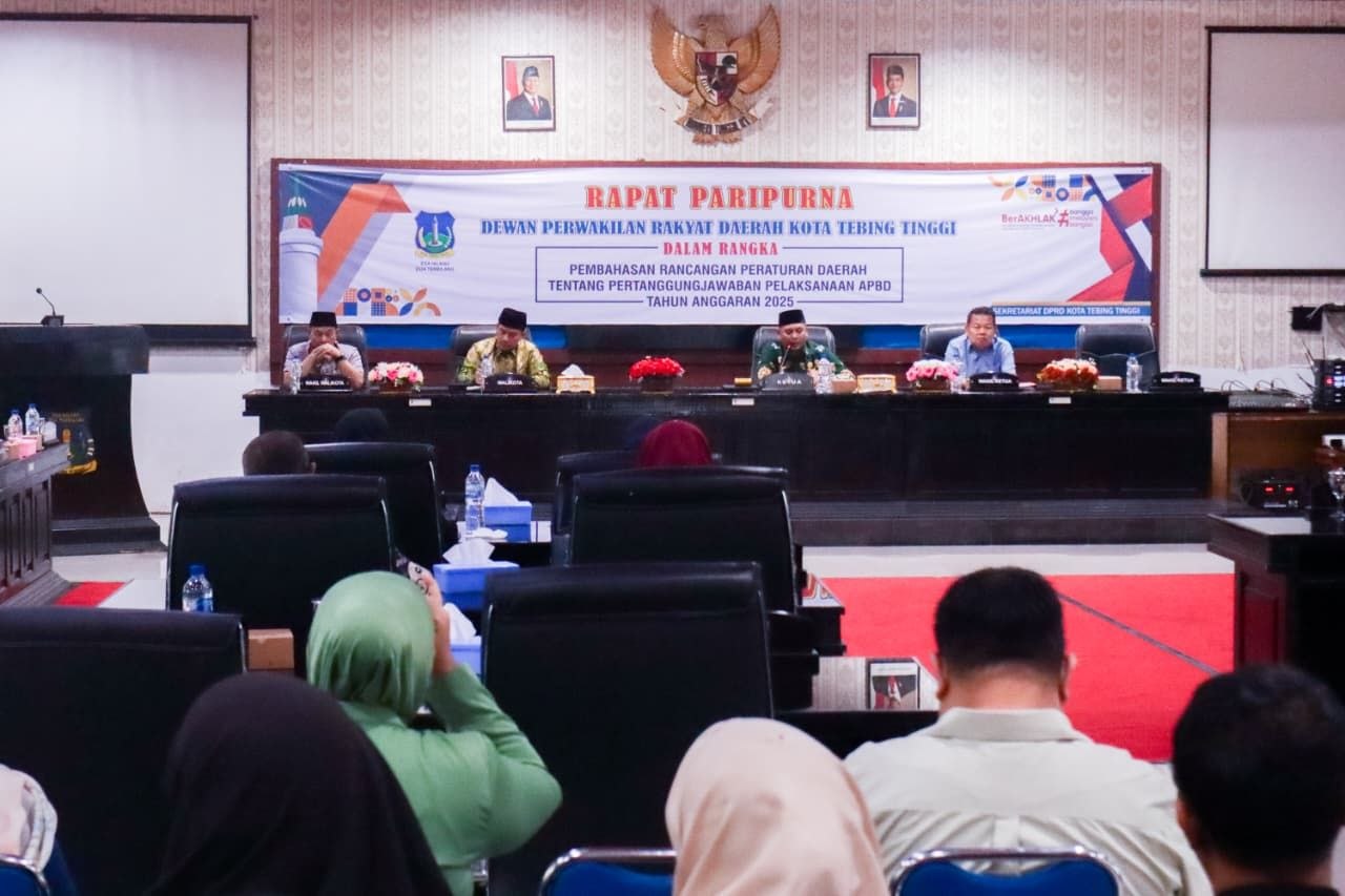 Wali Kota dan Wakil Wali Kota Tebingtinggi Hadiri Paripurna DPRD Agenda Pandangan Umum Fraksi